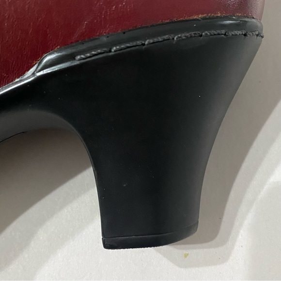 NWOB Clarks Mary Jane Deep Red Leather Buckle Strap Short Heel Shoes Size 7.5M - Picture 8 of 14